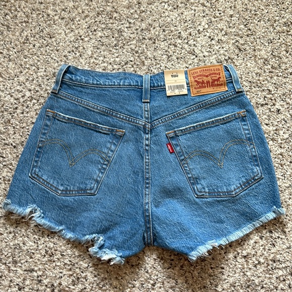 NWT Levi’s 501 Shorts - Picture 3 of 9